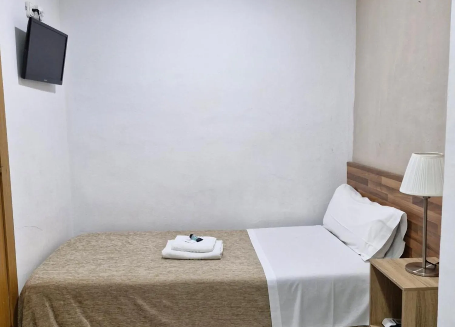 Hostal Elkano Barcelona 0*,