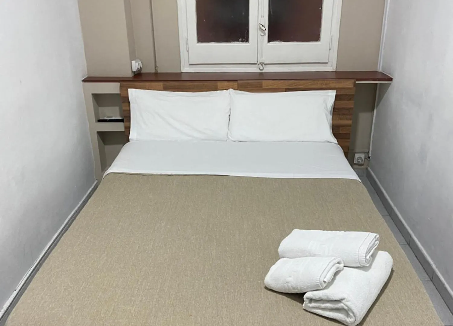 Guest house Hostal Elkano Barcelona Spain