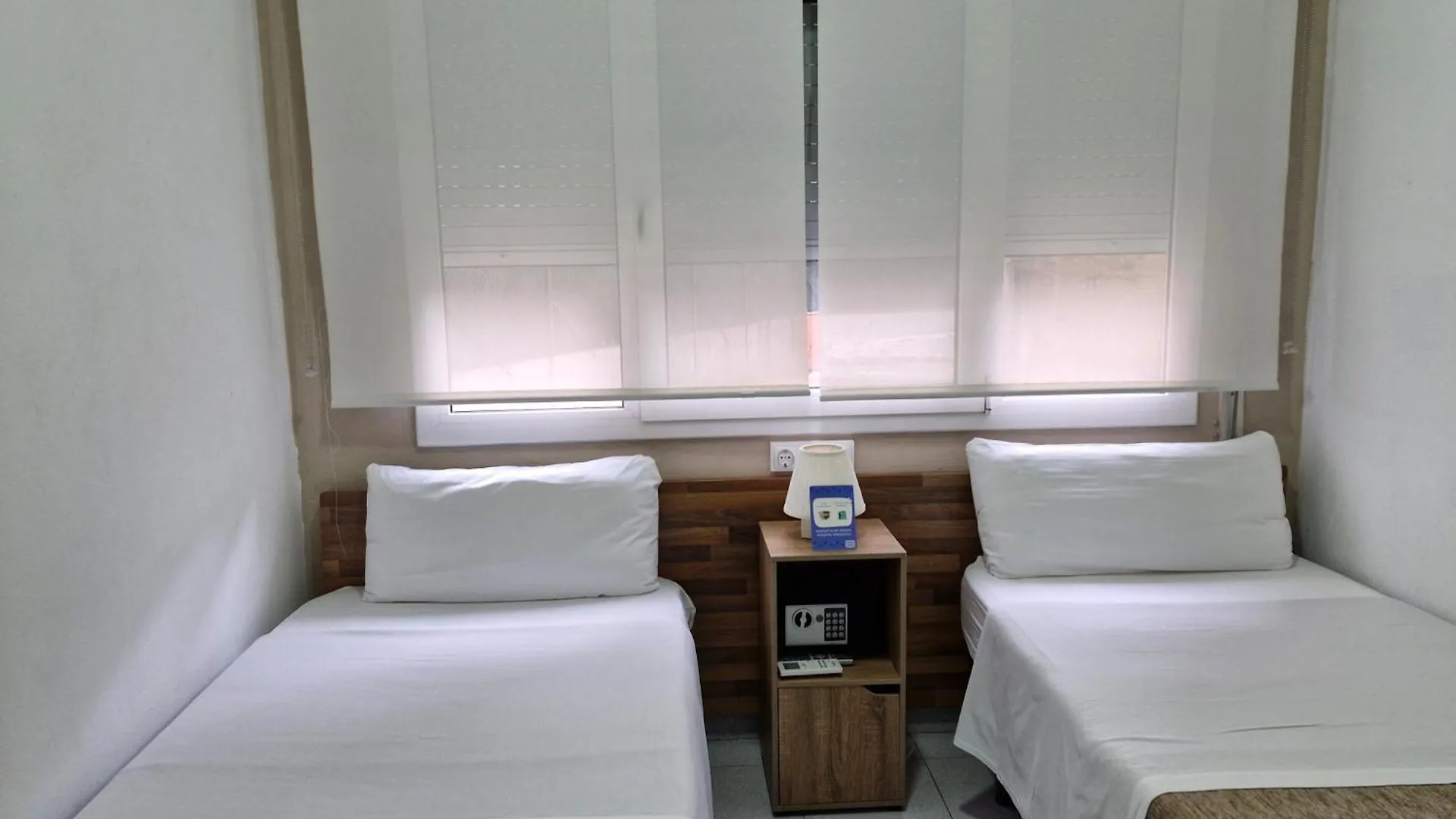Hostal Elkano Barcelona 0*,